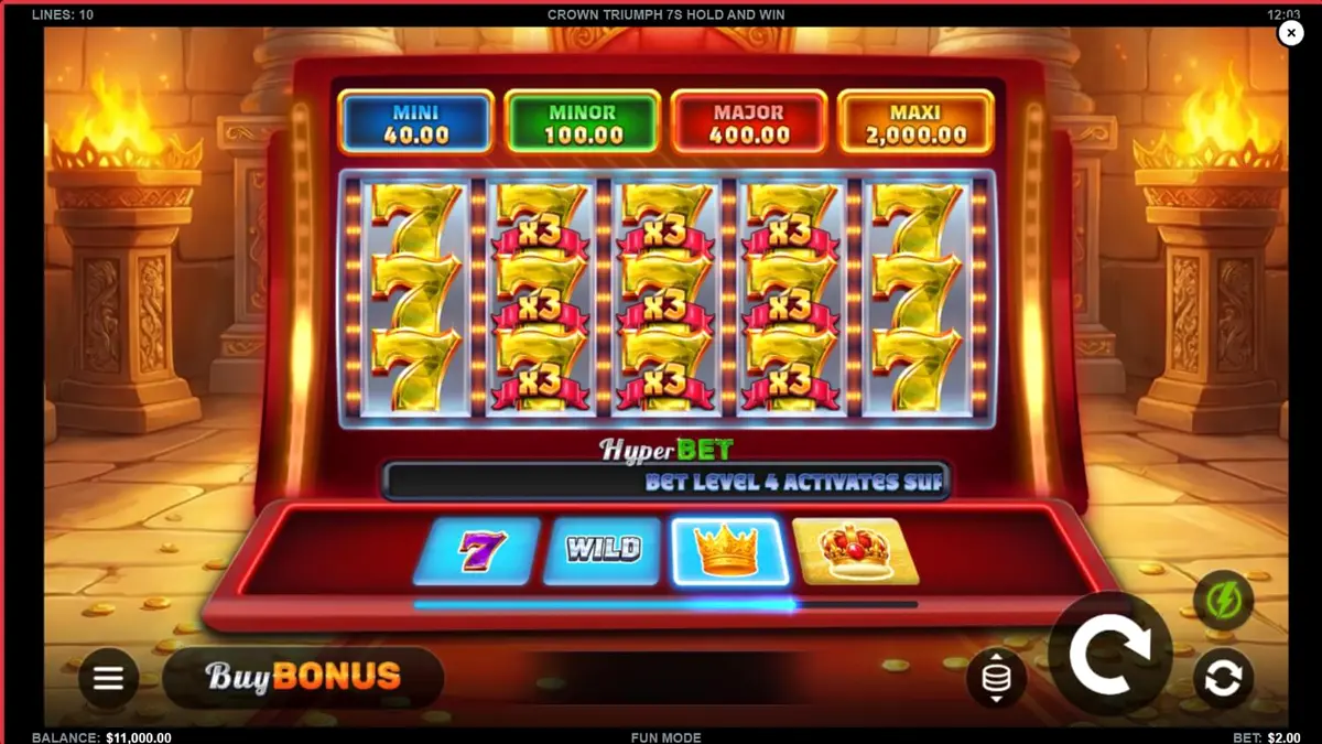 Interface luxuosa do slot Crown Triumph 7s Hold and Win com símbolos de frutas e setes dourados